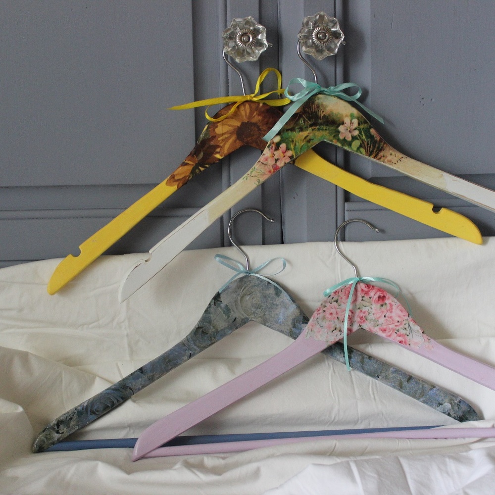 FOUR DECORATIVE HANGERS